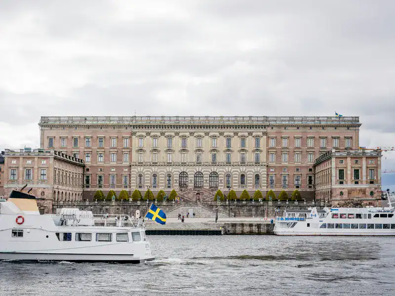 Außenansicht des Königlichen Schlosses Stockholm in der Altstadt Gamla Stan